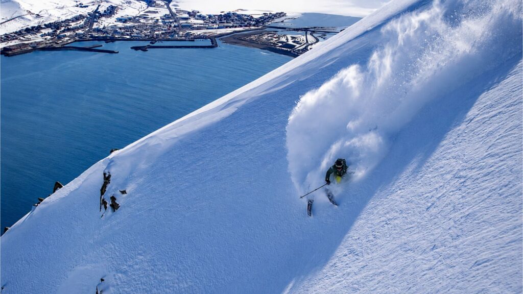 sci freeride in islanda powder scialpinismo heliski neve fresca ski touring backcountry